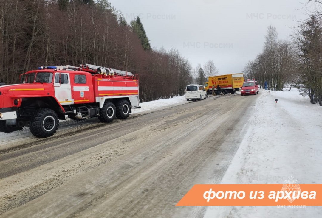 Спасатели Ленинградской области приняли участие в ликвидации последствий ДТП в Лодейнопольском районе